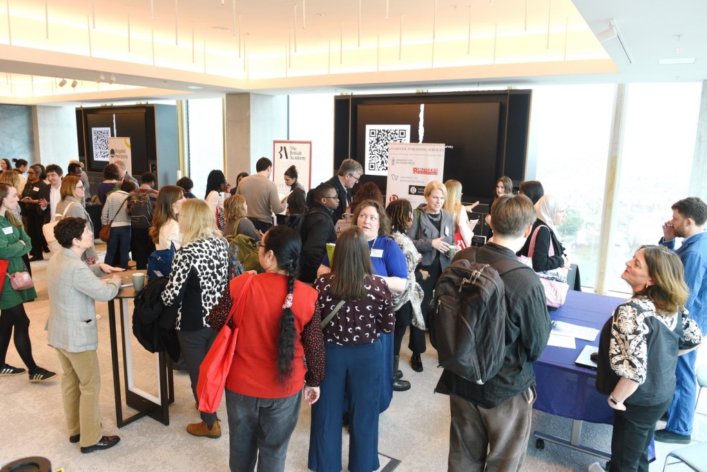 A crowd of delegates at the publishers' fair.