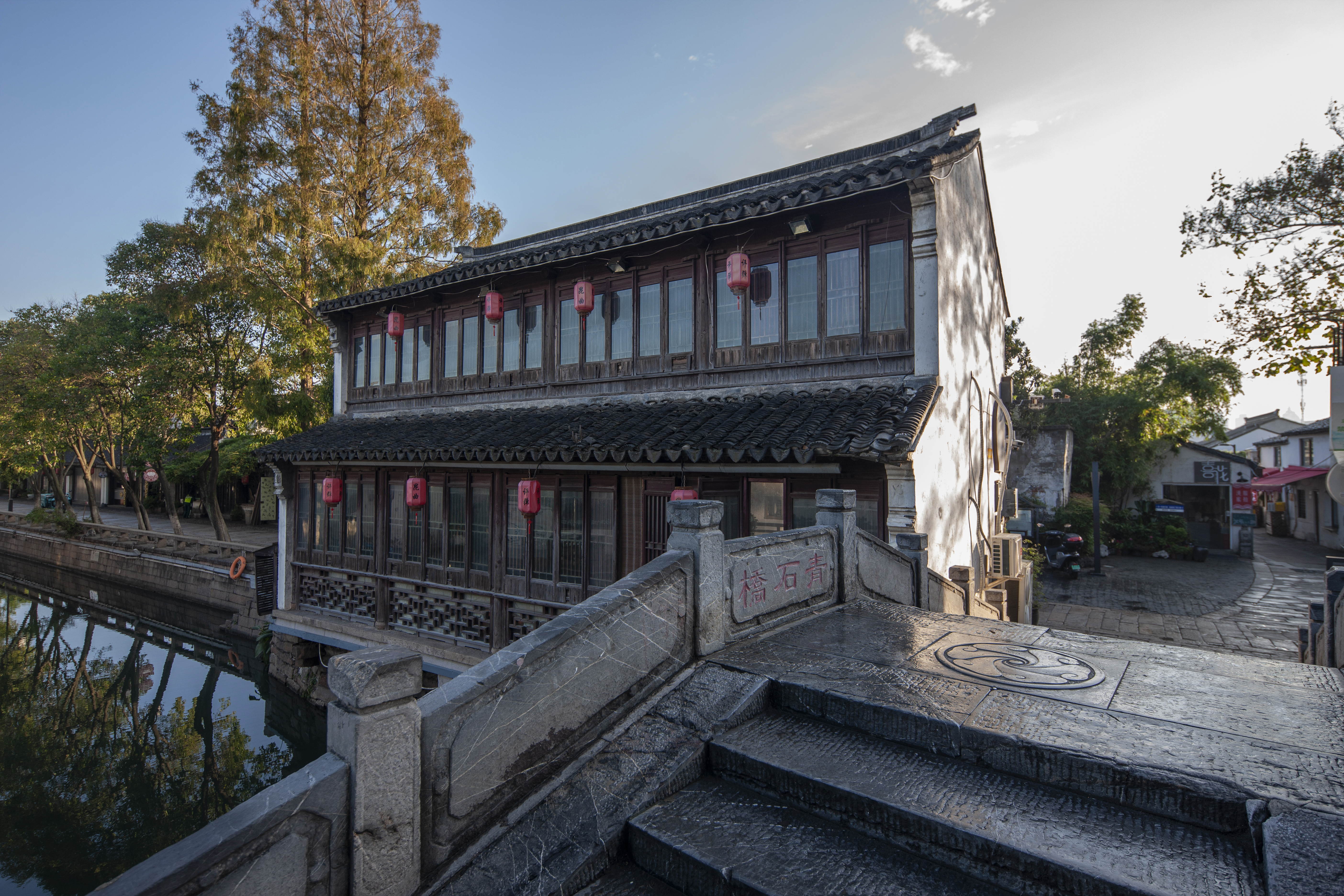 Qingshi Bridge and Pingjiang Street; photo by Liang Zhang, 2024
