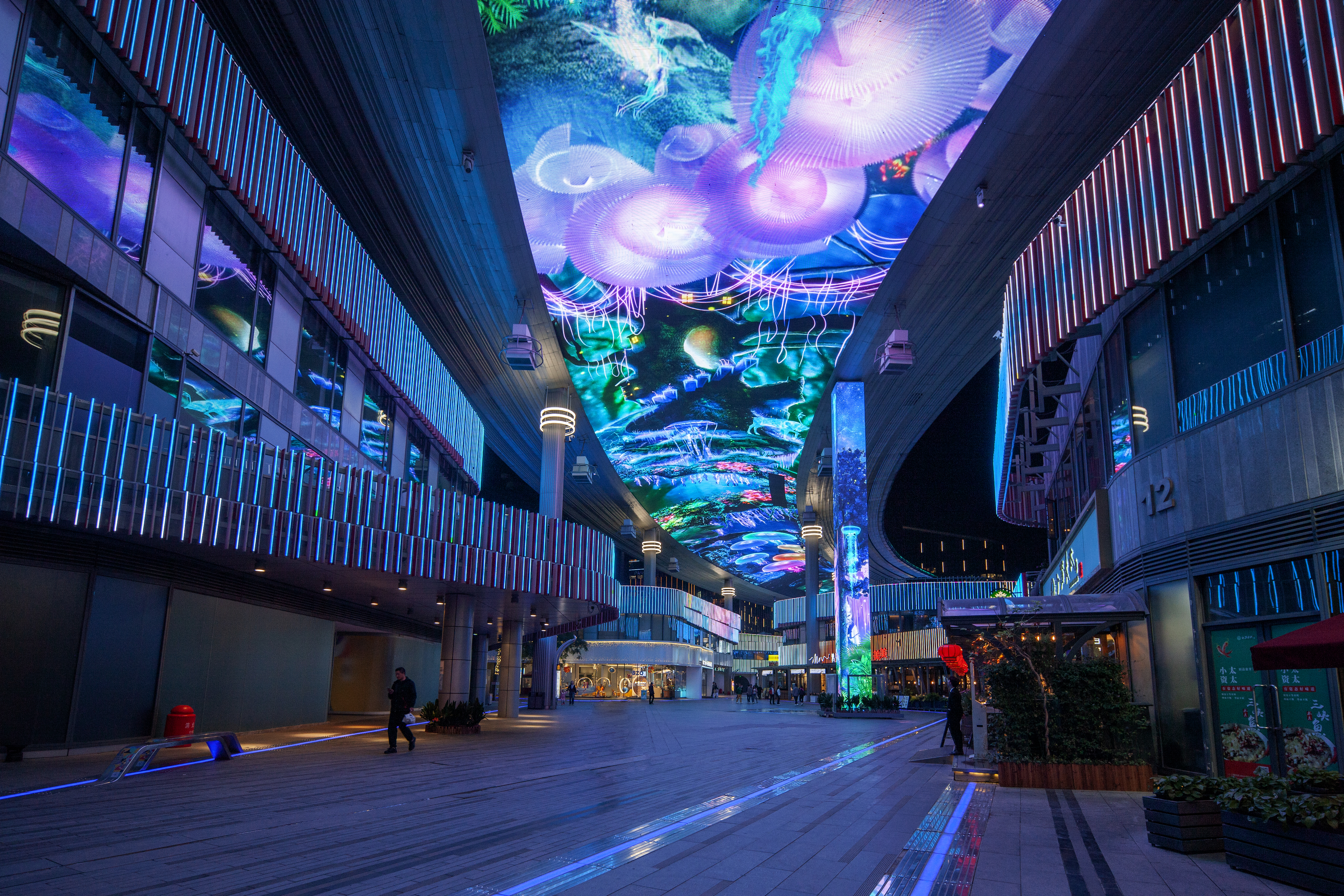 The screen canopy in Yuanrong Times Plaza provides an immersive experience for visitors; photo by Liang Zhang, 2024