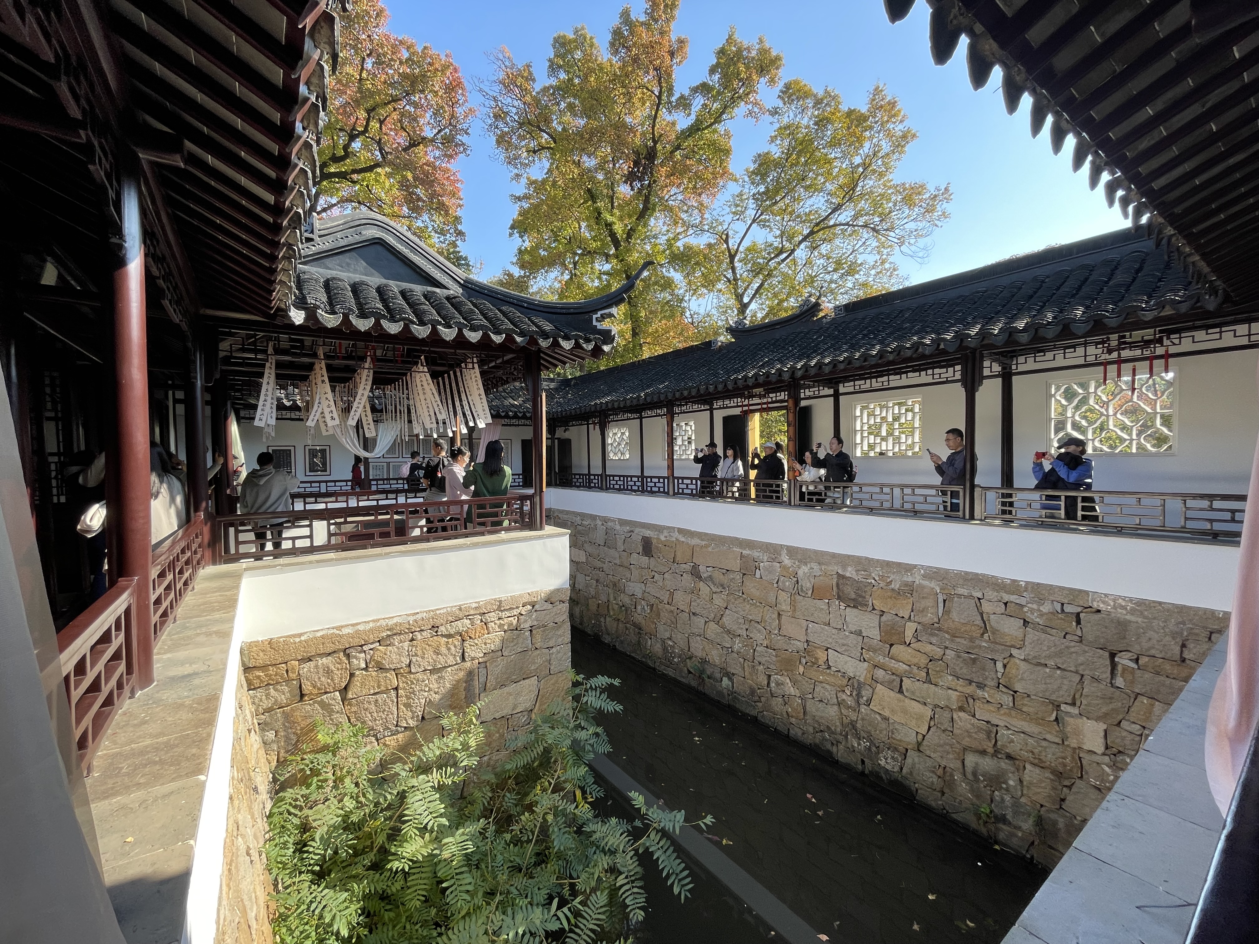 The Yule Guo pond and the Swallow Pavilion of Tianping Villa; photo by Yiping Dong, 2024